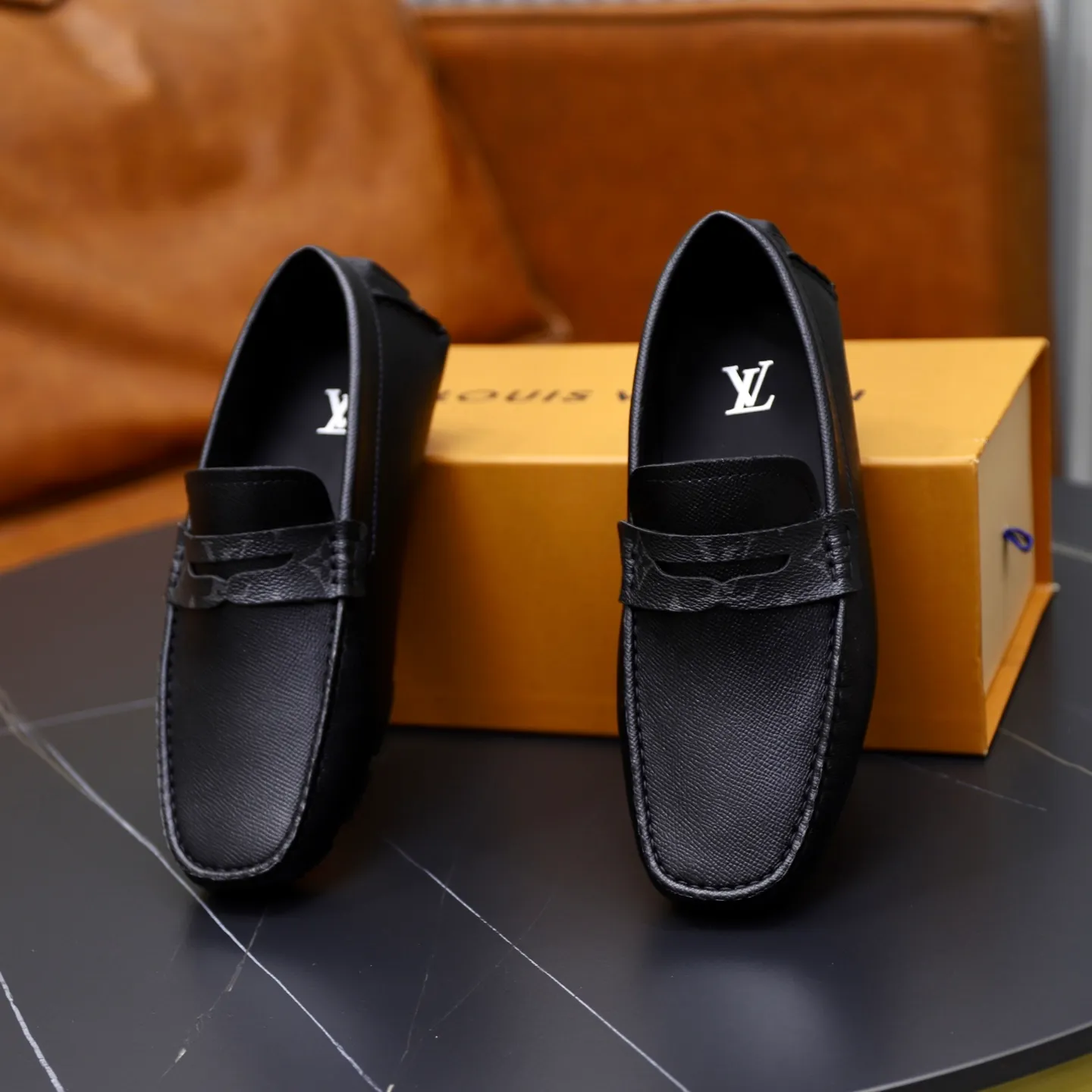 Ex-factory price: 460💰【LV】Louis Vuitton ⚠️High-end men’s driving and pedal series ⚠️38-44 (customized for 45) ⚠️All original cowhide leather! Thick and soft! Made entirely of calfskin lining! Rubber sheet anti-slip beanie sole! Three-dimensional package technology! Fashionable and classic! Handicrafts! Original high quality! Feel free to compare!